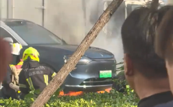问界M9驻车时突然起火：竟是被一旁蓝牌货车引燃！